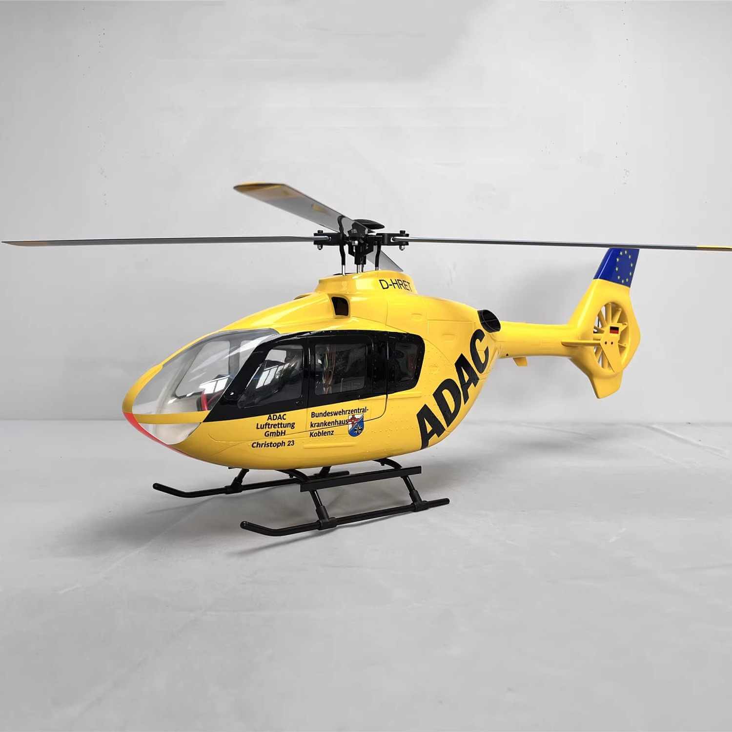 FLYWING EC135 RC Helicopter 470 Scale 6CH RTF with GPS H1 Flight Controller 4 Blade Rotor PNP/RTF Version Helicopter