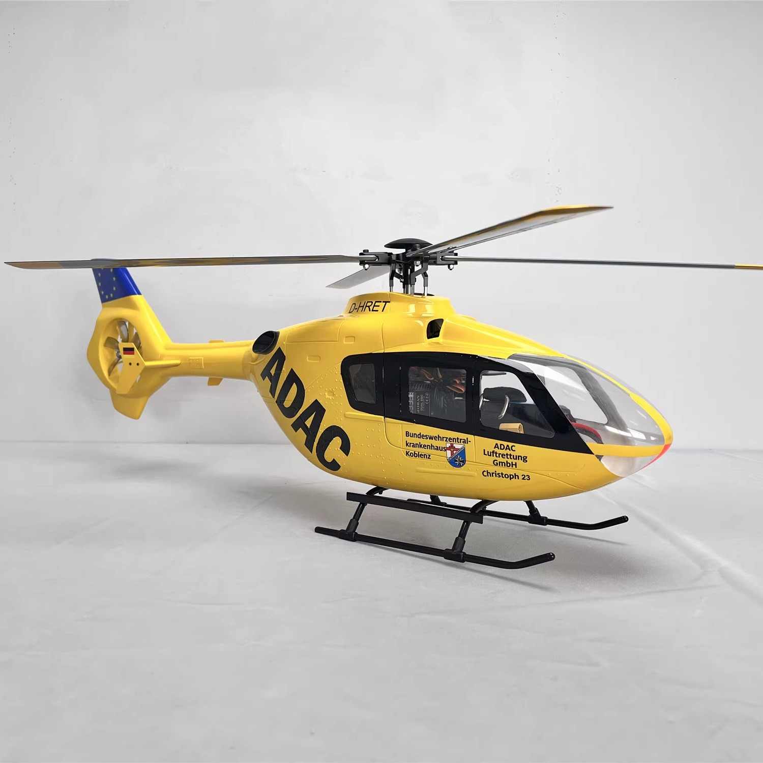 FLYWING EC135 RC Helicopter 470 Scale 6CH RTF with GPS H1 Flight Controller 4 Blade Rotor PNP/RTF Version Helicopter
