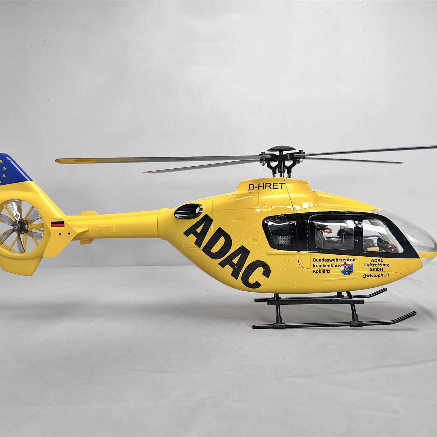FLYWING EC135 RC Helicopter 470 Scale 6CH RTF with GPS H1 Flight Controller 4 Blade Rotor PNP/RTF Version Helicopter